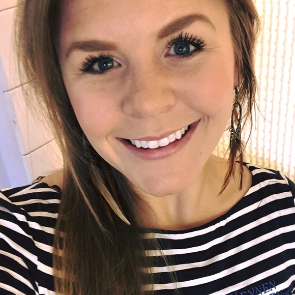 Meet your Posher, Corinne - Picture 1 of 1